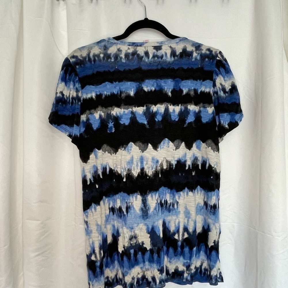 LulaRoe Blue and White Tie-Dye Women's Top​​​​​ - Picture 3 of 5